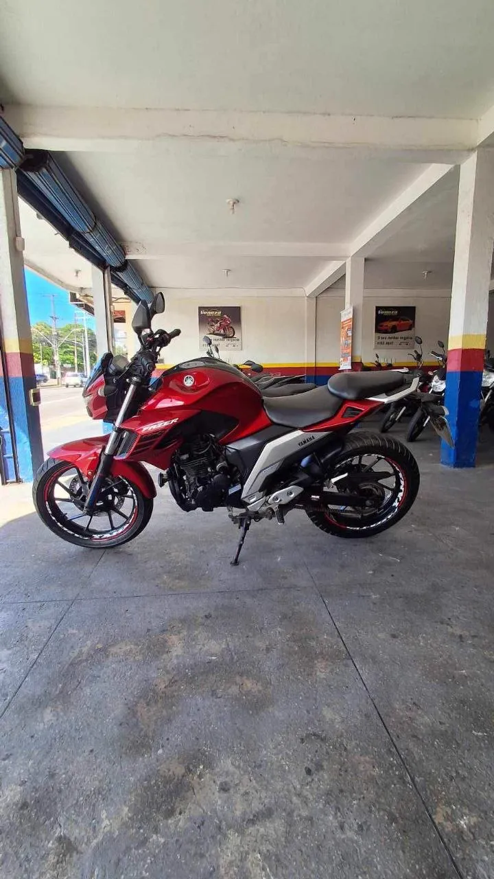 YAMAHA FZ 25 FAZER ABS LATERAL ESQUERDA